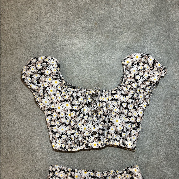 Two piece flowered outfit - Picture 4 of 4